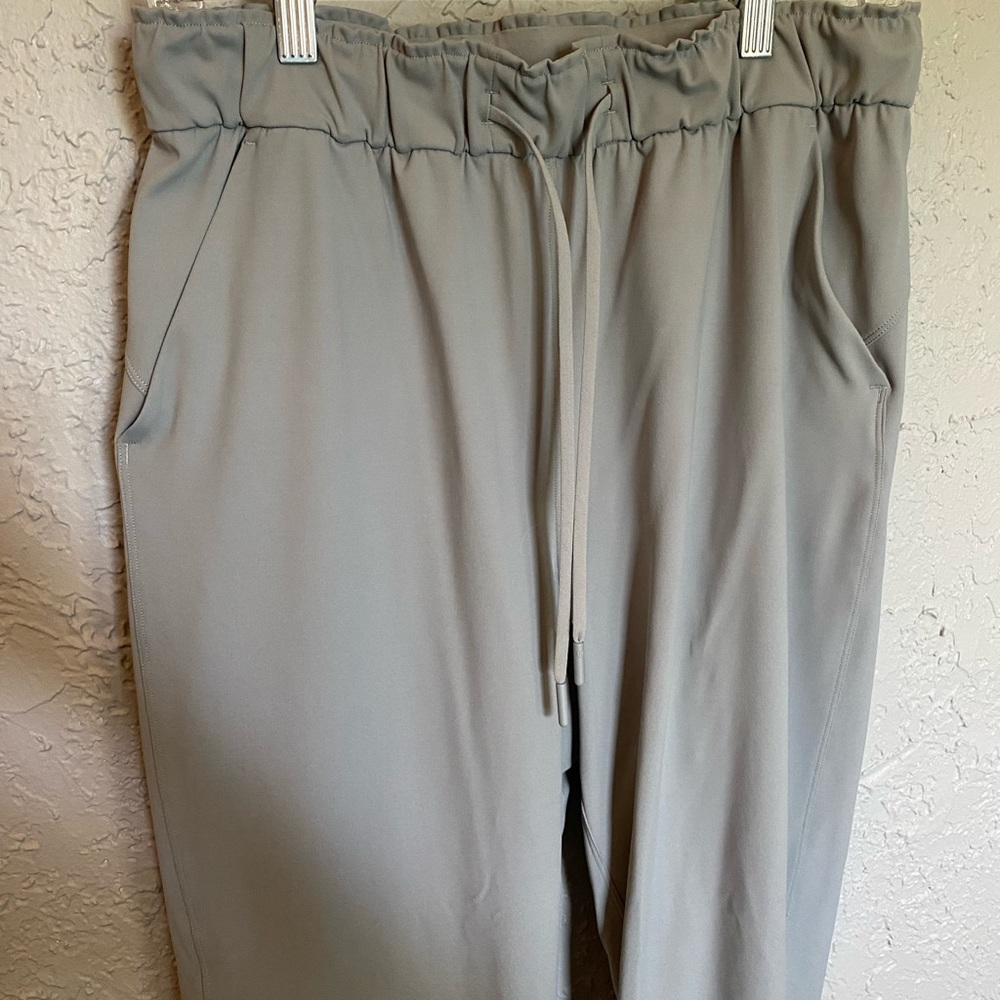 Lululemon High-Rise Stretch 7/8 Pant